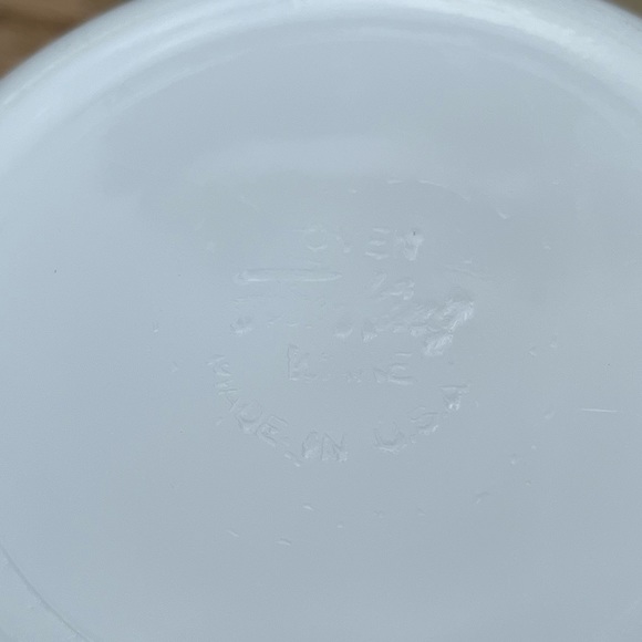 Vintage Fire King Modern Tulip Nesting Bowl~7-1/2” - Picture 4 of 4